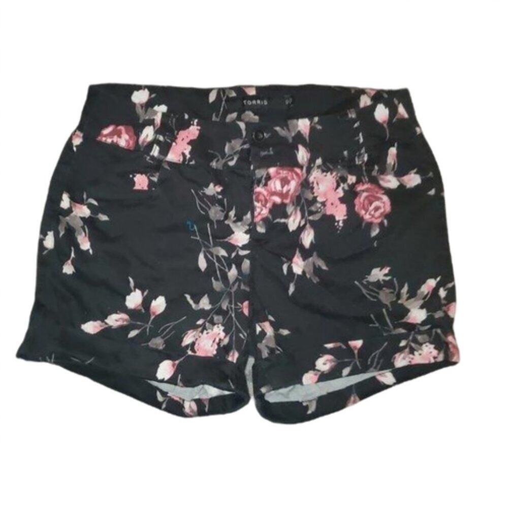 Torrid Black Shorts w/Flowered Design || sz12